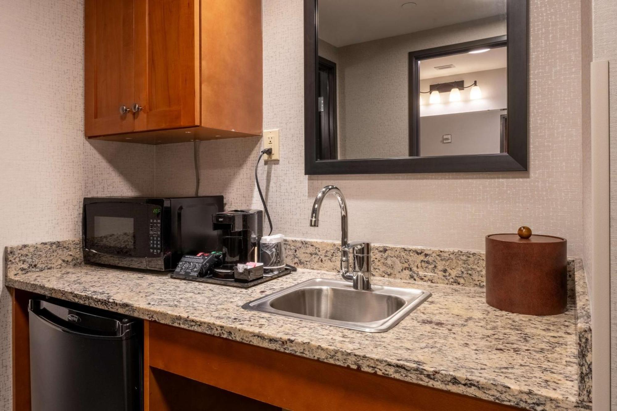 Drury Plaza Hotel Broadview Wichita Esterno foto