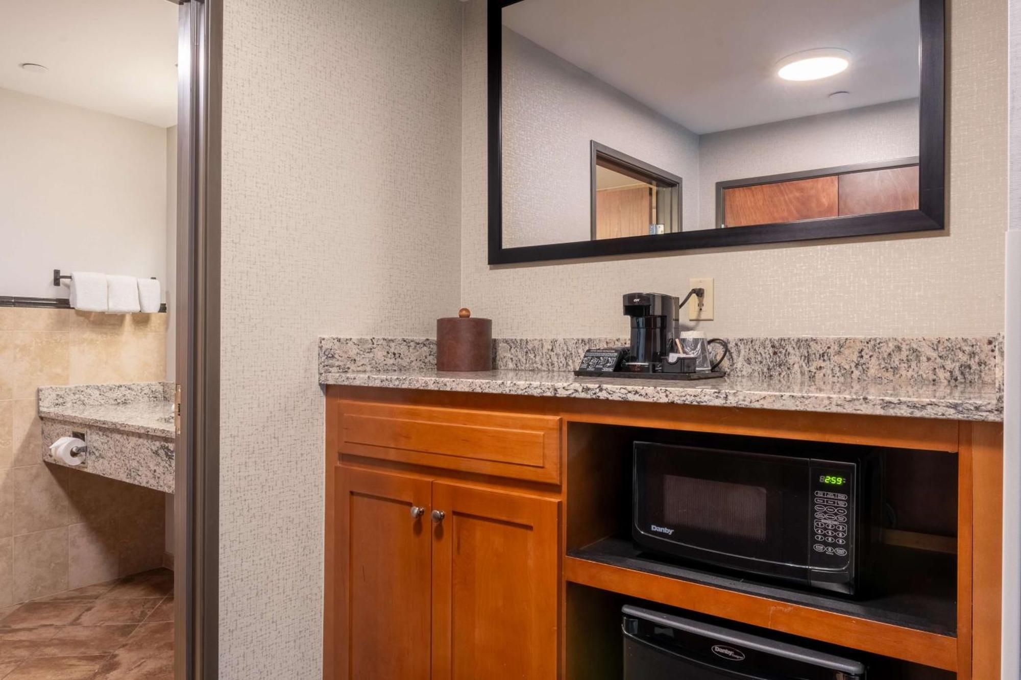 Drury Plaza Hotel Broadview Wichita Esterno foto