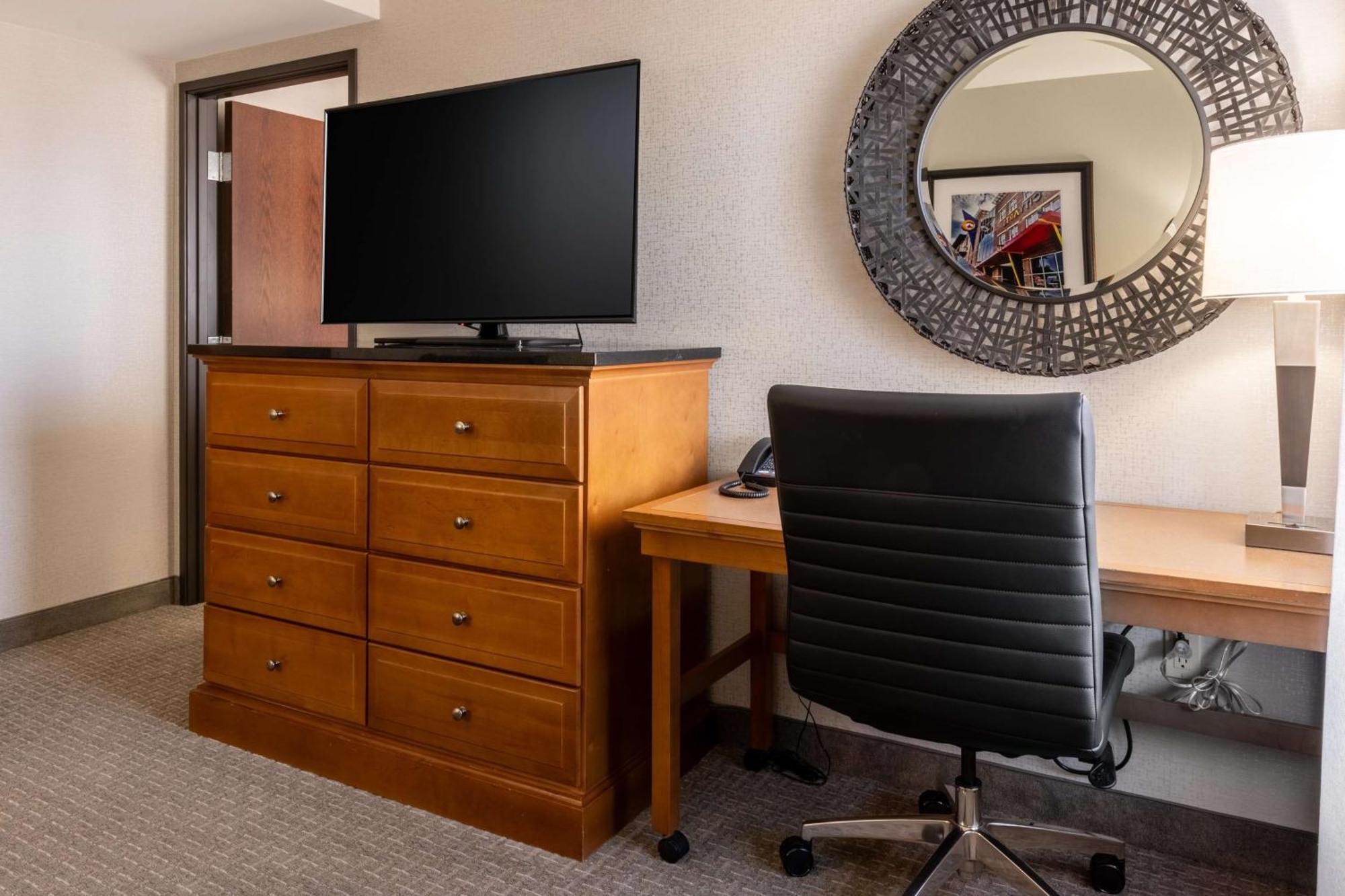 Drury Plaza Hotel Broadview Wichita Esterno foto