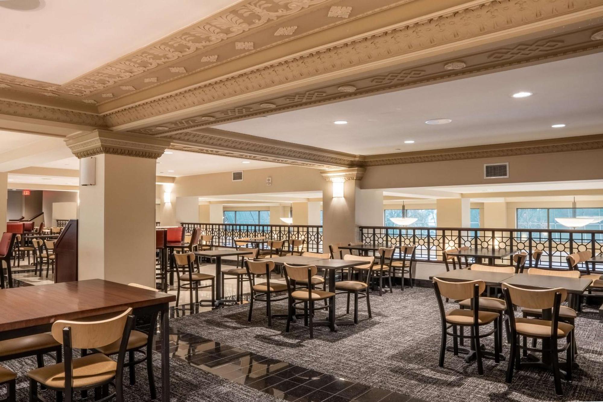 Drury Plaza Hotel Broadview Wichita Esterno foto